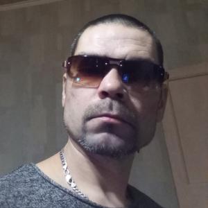Парни в Череповце: Юрик, 46 - ищет девушку из Череповца