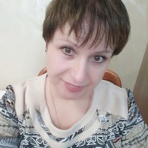 Девушки в Саратове: Наталия, 54 - ищет парня из Саратова