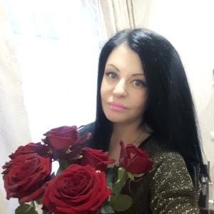 Девушки в Азове: Юлия, 38 - ищет парня из Азова