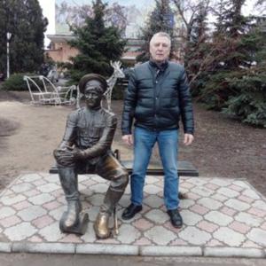 Парни в Ростове-На-Дону: Валерий, 72 - ищет девушку из Ростова-На-Дону