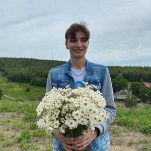 Парни в Альметьевске: Артём, 24 - ищет девушку из Альметьевска