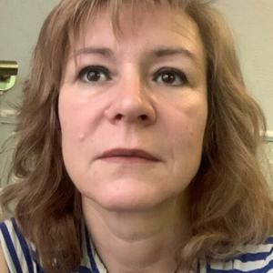 Девушки в Гатчине: Екатерина Демкина, 47 - ищет парня из Гатчины