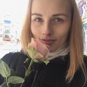 Девушки в Владивостоке: Анна, 33 - ищет парня из Владивостока