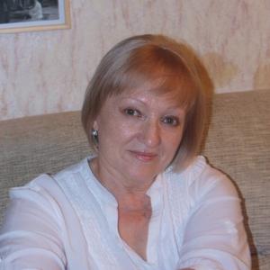 Девушки в Екатеринбурге: Елизавета, 68 - ищет парня из Екатеринбурга