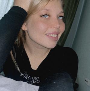 Девушки в Новосибирске: Кристина, 23 - ищет парня из Новосибирска