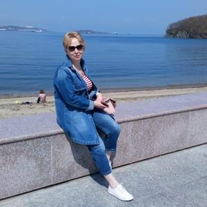 Девушки в Владивостоке: Натали, 54 - ищет парня из Владивостока