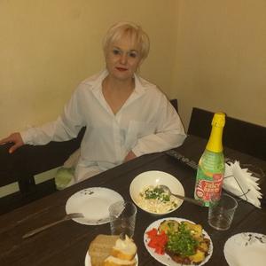 Девушки в Екатеринбурге: Алена, 45 - ищет парня из Екатеринбурга