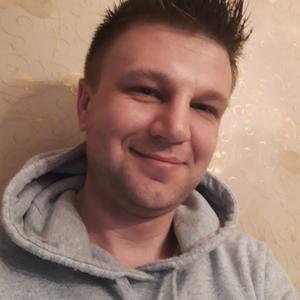 Парни в Гатчине: Антон, 40 - ищет девушку из Гатчины