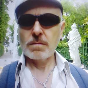 Виталий, 64 года, Санкт-Петербург