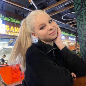 Девушки в Омске: Валерия, 19 - ищет парня из Омска