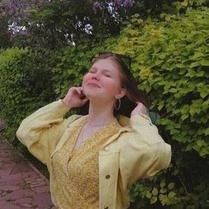 Девушки в Ульяновске: Арина, 19 - ищет парня из Ульяновска