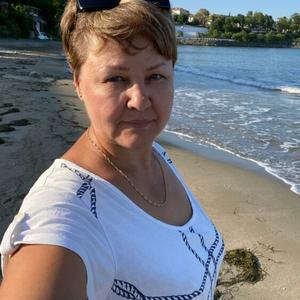 Девушки в Томске: Вера, 58 - ищет парня из Томска
