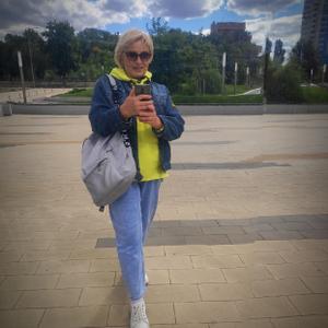 Девушки в Волгограде: Лариса, 61 - ищет парня из Волгограда
