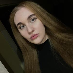 Девушки в Петрозаводске: Аня, 23 - ищет парня из Петрозаводска