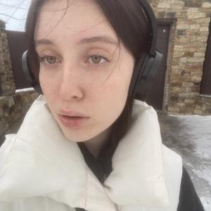 Девушки в Бийске: Снежа, 19 - ищет парня из Бийска