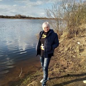 Девушки в Нефтекамске: Людмила, 55 - ищет парня из Нефтекамска