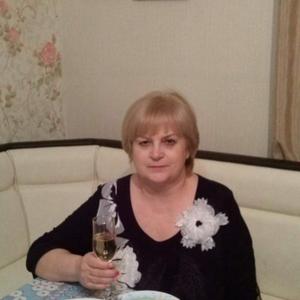 Девушки в Екатеринбурге: Наталья Сурова, 66 - ищет парня из Екатеринбурга