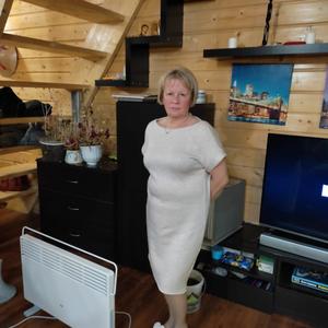 Девушки в Екатеринбурге: Надежда, 67 - ищет парня из Екатеринбурга