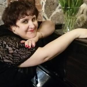Девушки в Новоржеве: Ирина, 52 - ищет парня из Новоржева