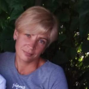 Девушки в Мурманске: Антонина, 47 - ищет парня из Мурманска