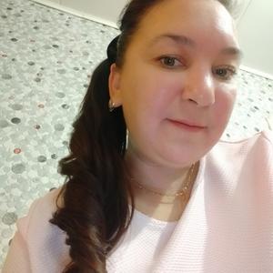 Девушки в Ульяновске: Лена, 41 - ищет парня из Ульяновска