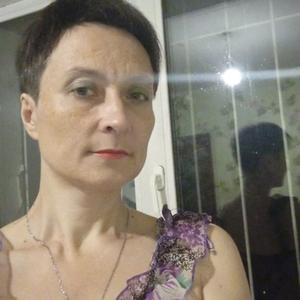 Девушки в Новосибирске: Ирина, 45 - ищет парня из Новосибирска