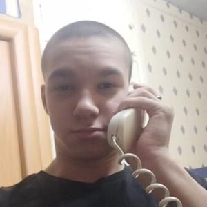 Парни в Новосибирске: Александр, 18 - ищет девушку из Новосибирска