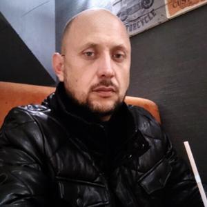 Парни в Владивостоке: Сергей, 39 - ищет девушку из Владивостока