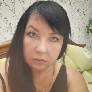 Девушки в Саратове: Юлия, 53 - ищет парня из Саратова