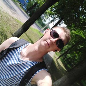 Парни в Жодино: Artem, 22 - ищет девушку из Жодино