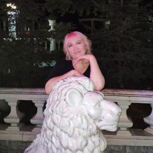 Девушки в Владивостоке: Елена Павленко, 56 - ищет парня из Владивостока