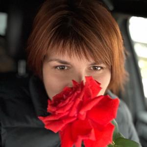 Девушки в Новосибирске: Катя, 43 - ищет парня из Новосибирска