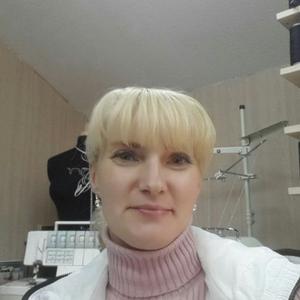 Девушки в Нижневартовске: Ириша, 51 - ищет парня из Нижневартовска