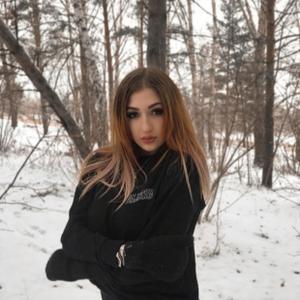 Девушки в Омске: Лена, 22 - ищет парня из Омска