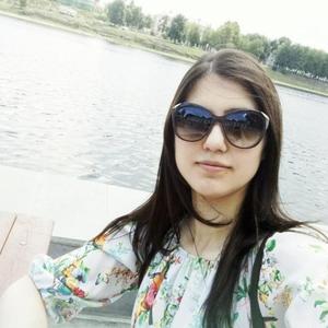Девушки в Пскове: Елена, 27 - ищет парня из Пскова