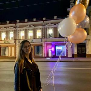 Девушки в Томске: Валентина, 27 - ищет парня из Томска