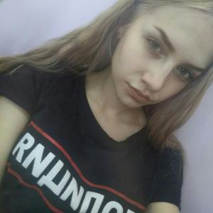 Девушки в Кемерово: Аня, 22 - ищет парня из Кемерово