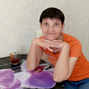 Девушки в Челябинске: Елена, 30 - ищет парня из Челябинска