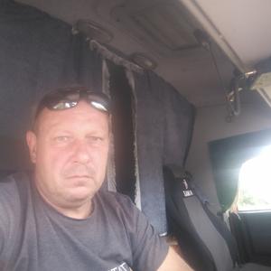 Парни в Вольске: Олег, 51 - ищет девушку из Вольска