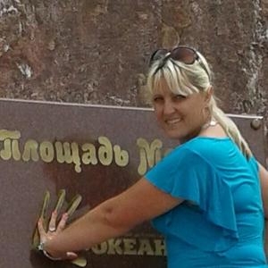 Девушки в Владивостоке: Марианна, 52 - ищет парня из Владивостока