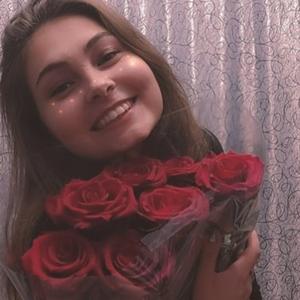 Девушки в Томске: Ангелина, 21 - ищет парня из Томска