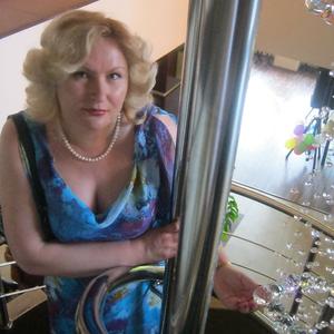 Девушки в Санкт-Петербурге: Lora, 54 - ищет парня из Санкт-Петербурга
