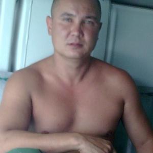 Парни в Азнакаево: Азамат, 37 - ищет девушку из Азнакаево