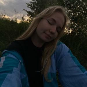 Девушки в Калининграде: Аня, 21 - ищет парня из Калининграда