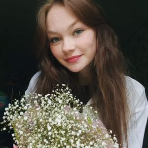 Девушки в Екатеринбурге: Евгения, 19 - ищет парня из Екатеринбурга