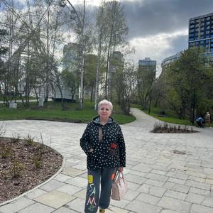 Девушки в Екатеринбурге: Надежда, 63 - ищет парня из Екатеринбурга