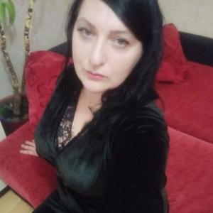 Девушки в Омске: Ирина, 38 - ищет парня из Омска