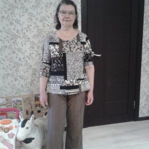 Девушки в Новосибирске: Надежда, 64 - ищет парня из Новосибирска