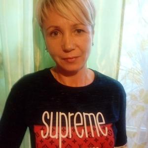 Девушки в Калининграде: Елена, 48 - ищет парня из Калининграда