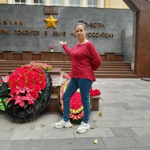 Девушки в Новороссийске: Елена, 46 - ищет парня из Новороссийска